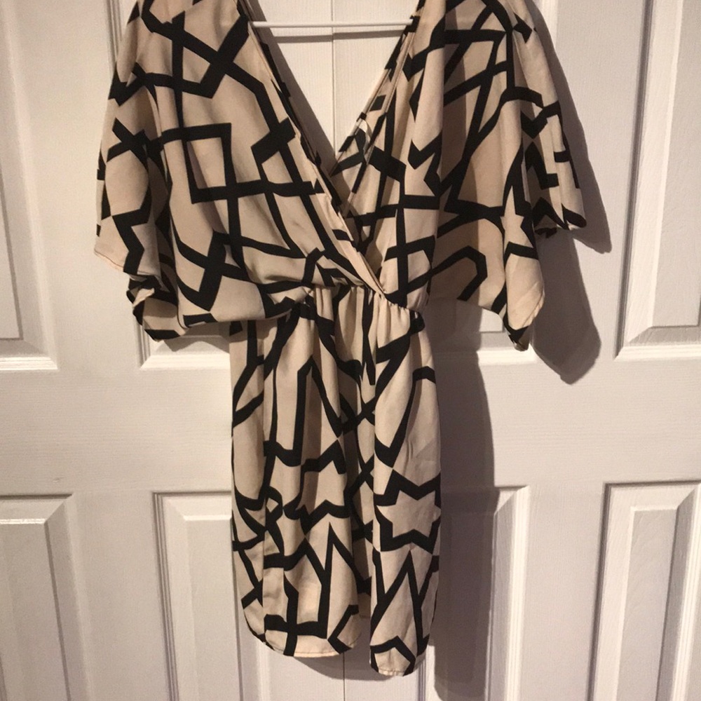 Black/White Flowy Deep V-Neck Dress